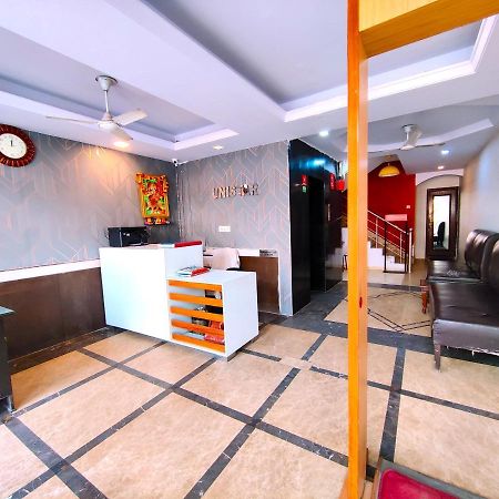 Hotel Unistar Нью-Дели Экстерьер фото