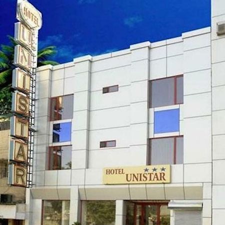 Hotel Unistar Нью-Дели Экстерьер фото