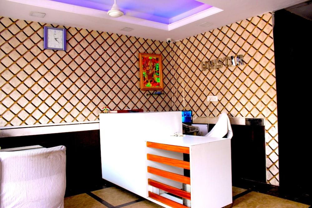Hotel Unistar Нью-Дели Экстерьер фото