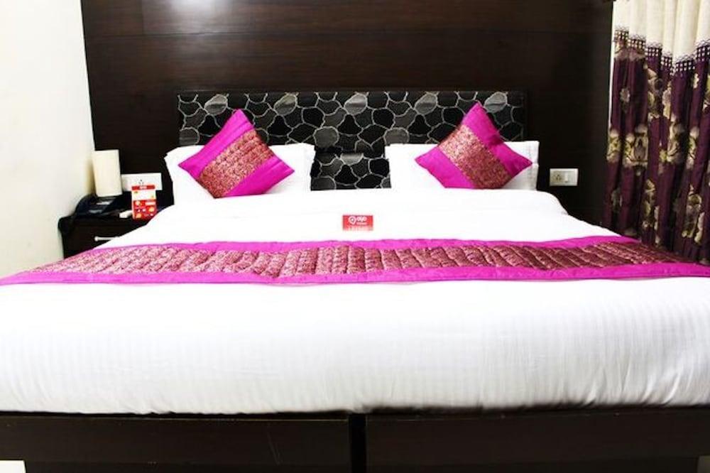 Hotel Unistar Нью-Дели Экстерьер фото