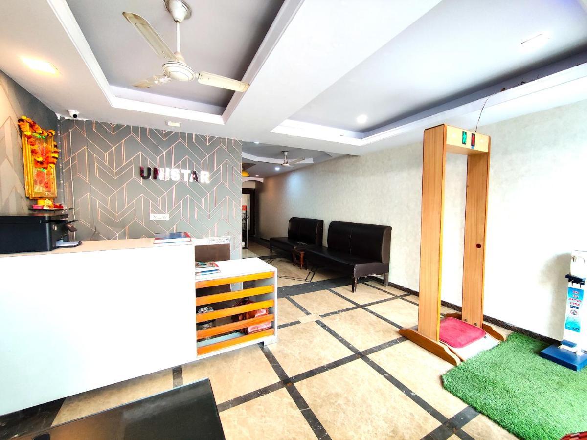 Hotel Unistar Нью-Дели Экстерьер фото