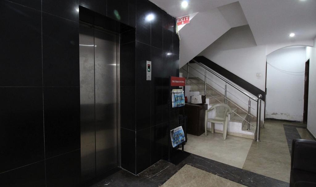 Hotel Unistar Нью-Дели Экстерьер фото