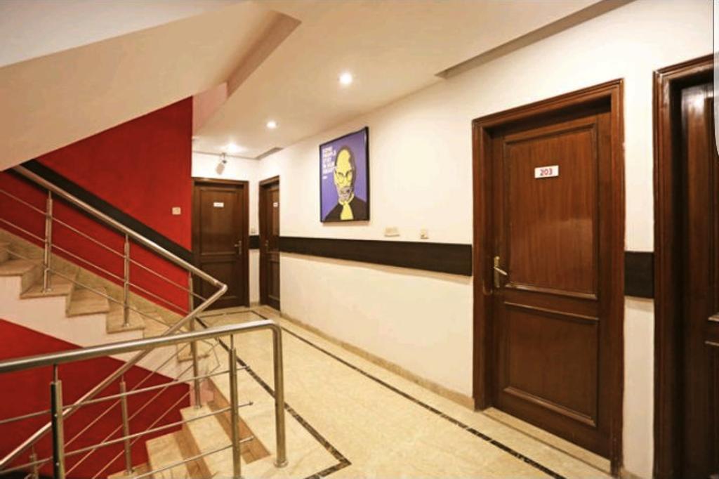 Hotel Unistar Нью-Дели Экстерьер фото