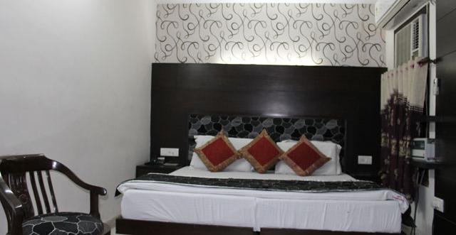 Hotel Unistar Нью-Дели Экстерьер фото