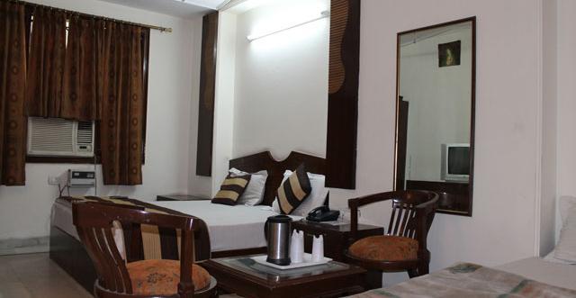 Hotel Unistar Нью-Дели Экстерьер фото