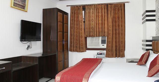 Hotel Unistar Нью-Дели Экстерьер фото