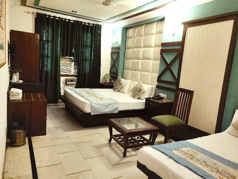 Hotel Unistar Нью-Дели Экстерьер фото