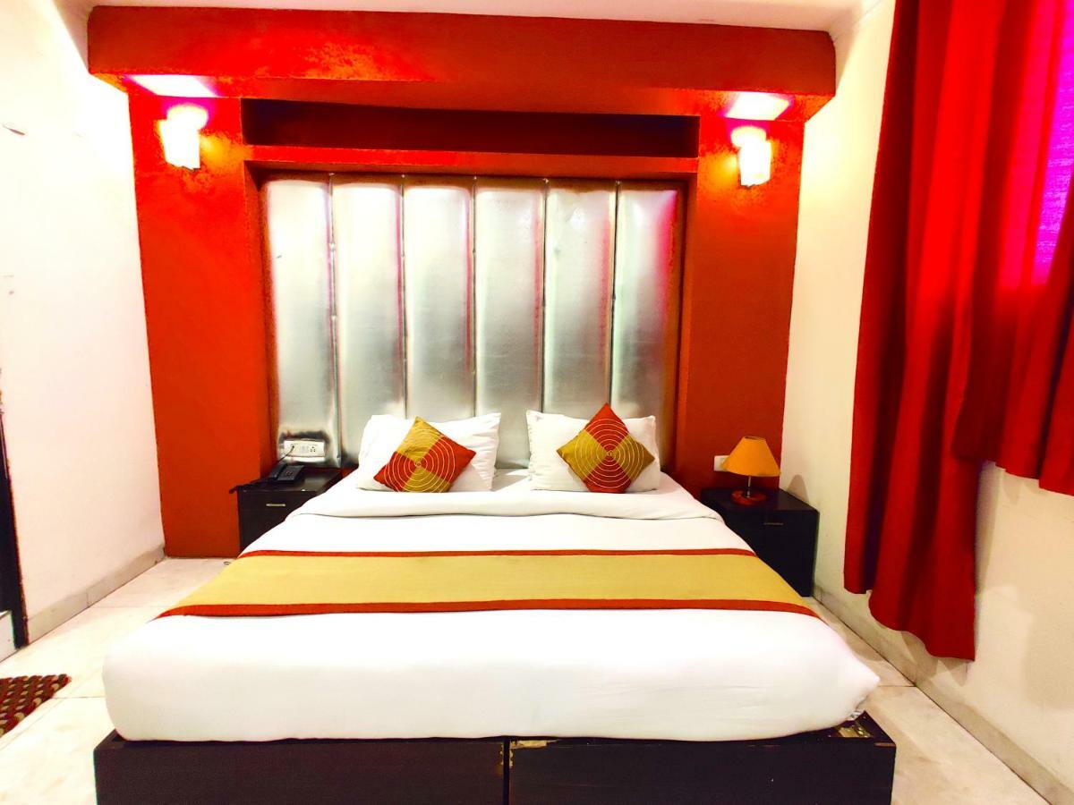 Hotel Unistar Нью-Дели Экстерьер фото