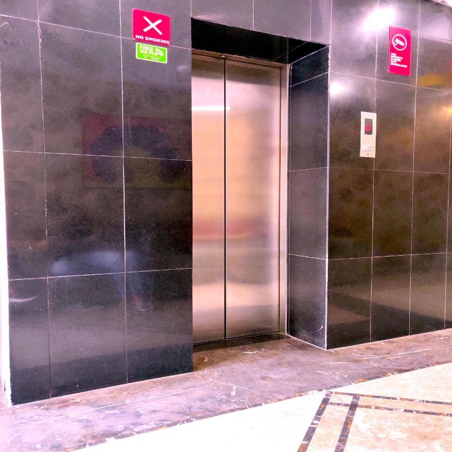 Hotel Unistar Нью-Дели Экстерьер фото