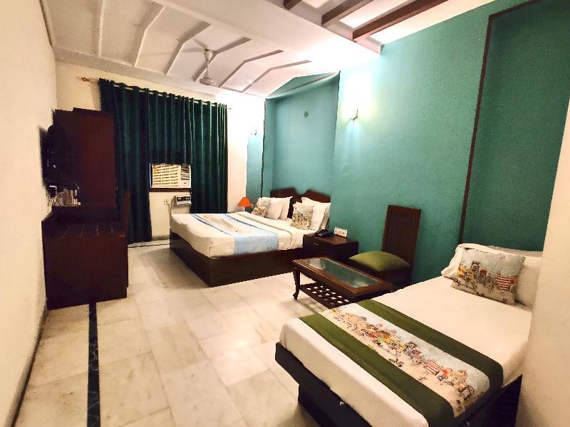 Hotel Unistar Нью-Дели Экстерьер фото